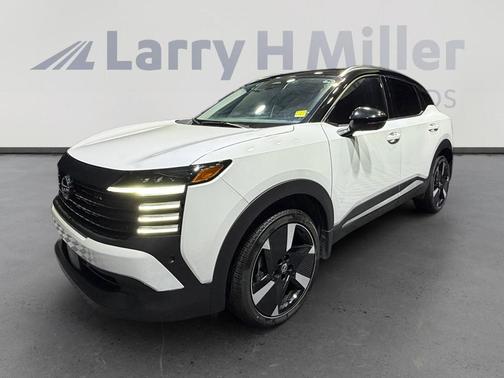 2t Wht Blk Roof 2025 Nissan Kicks SR