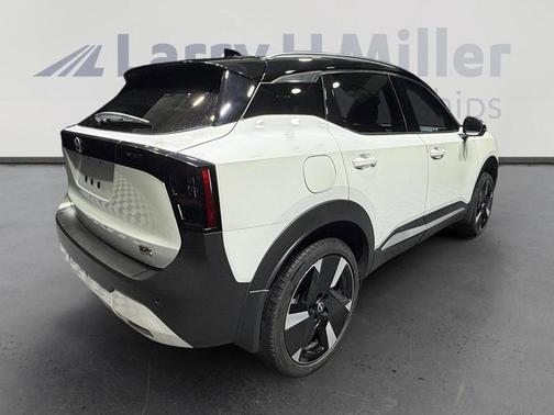 2t Wht Blk Roof 2025 Nissan Kicks SR