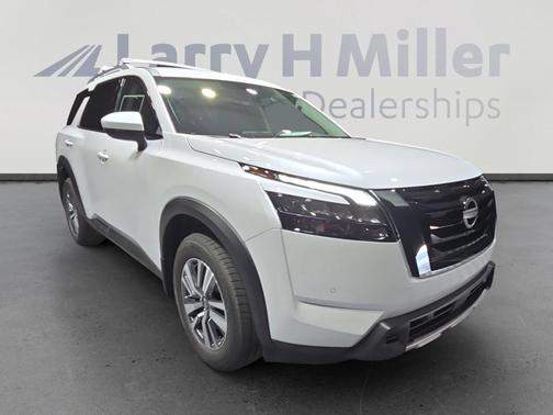 2025 Nissan Pathfinder SL
