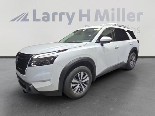 2025 Nissan Pathfinder SL