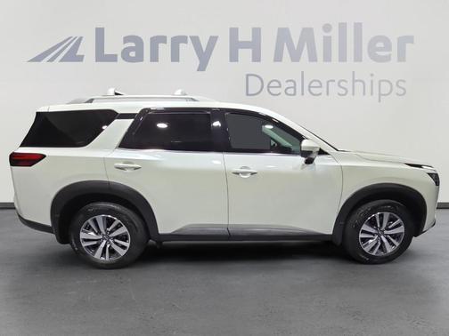 2023 Nissan Pathfinder SL