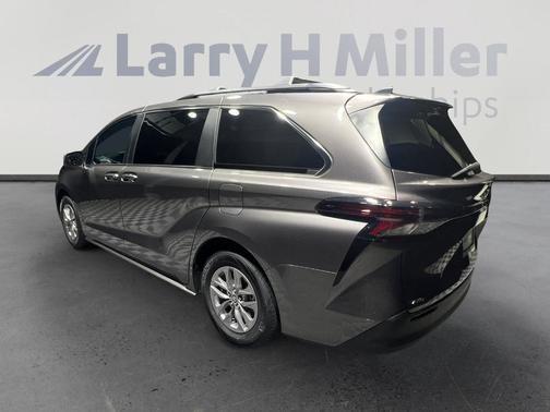 2023 Toyota Sienna LE