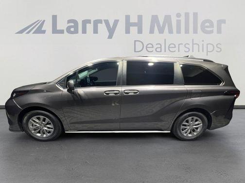 2023 Toyota Sienna LE