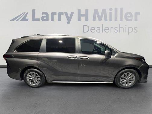2023 Toyota Sienna LE