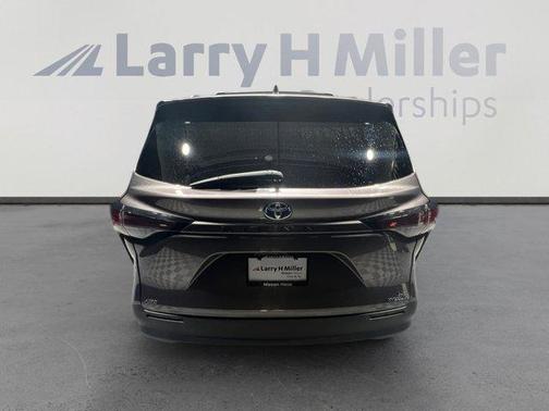 2023 Toyota Sienna LE