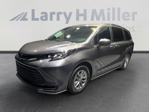 2023 Toyota Sienna LE