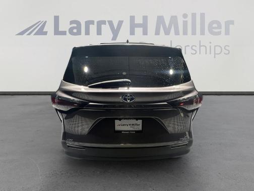 2023 Toyota Sienna LE