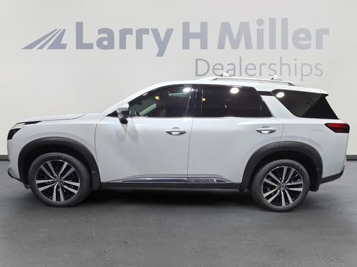 2025 Nissan Pathfinder Platinum
