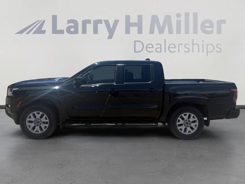 Black 2023 Nissan Frontier SV
