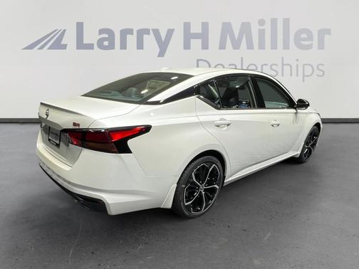 2025 Nissan Altima SR