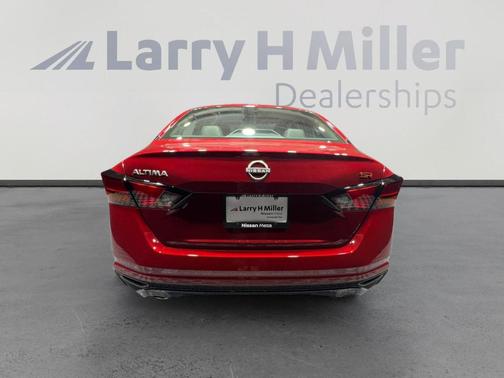 2025 Nissan Altima SR