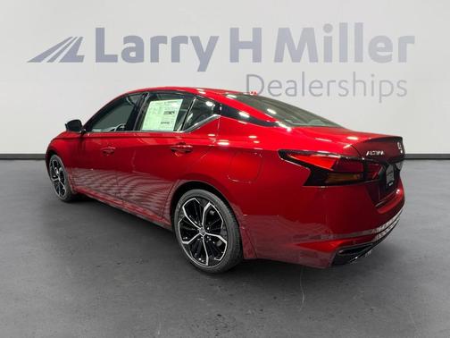 2025 Nissan Altima SR