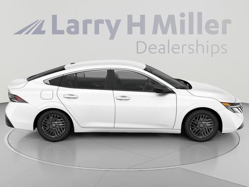Cloud White 2027 Nissan Sentra SV