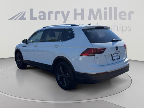 Pure White 2024 Volkswagen Tiguan 2.0T SE