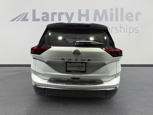 Everest White P 2026 Nissan Rogue SV