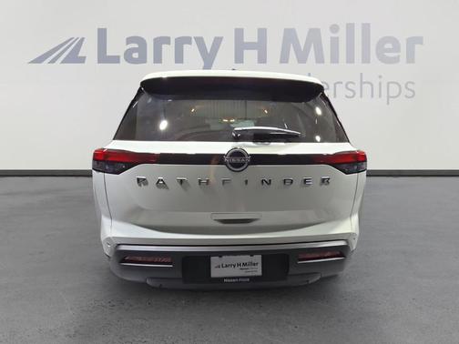 2025 Nissan Pathfinder S