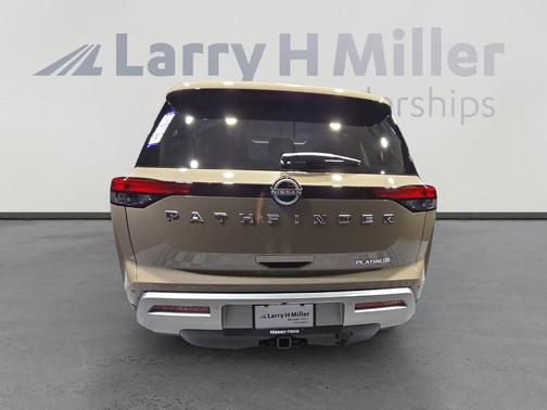 2025 Nissan Pathfinder Platinum