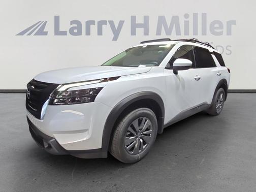 2025 Nissan Pathfinder SV