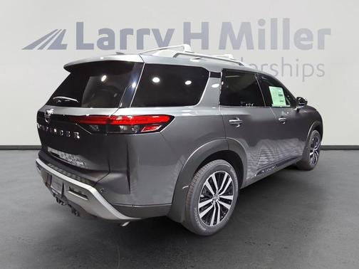 2025 Nissan Pathfinder Platinum