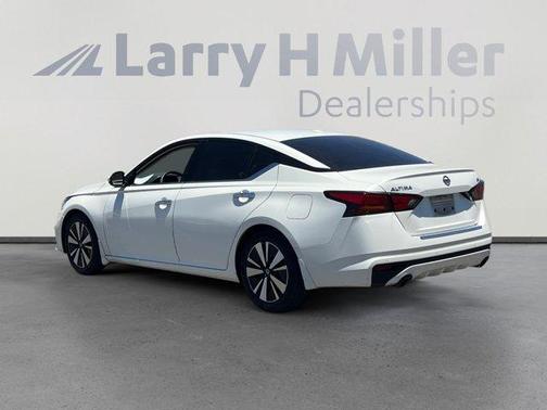 White 2020 Nissan Altima 2.5 SV