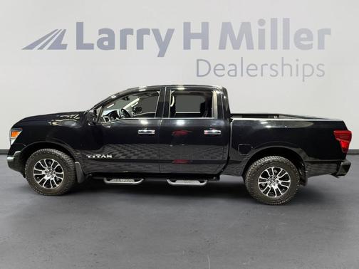 Black 2021 Nissan Titan SV