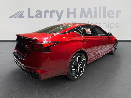 Scarlet Ember 2023 Nissan Altima 2.5 SR