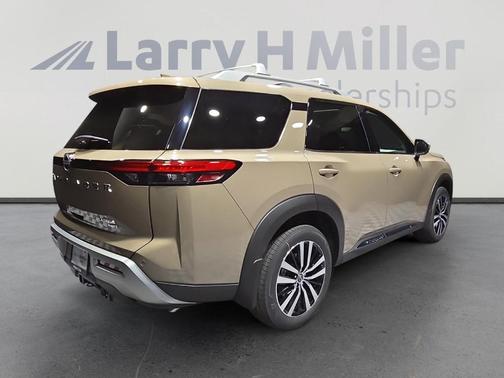 2025 Nissan Pathfinder Platinum