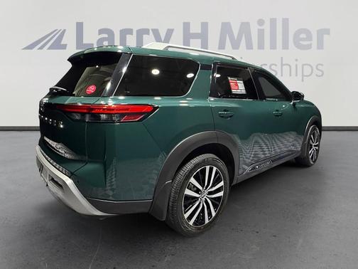 2023 Nissan Pathfinder Platinum