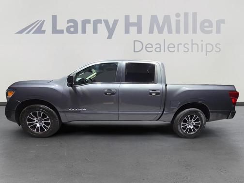 2023 Nissan Titan SV