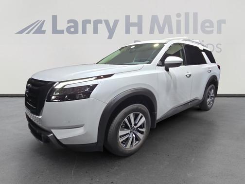 2025 Nissan Pathfinder SL