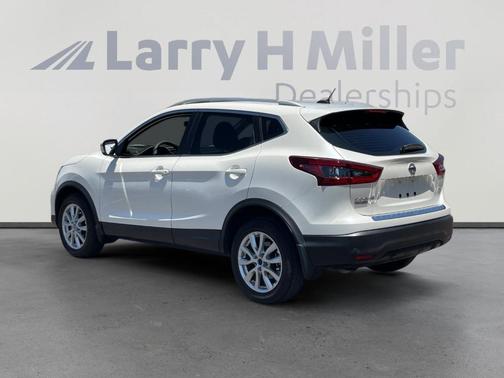 White 2022 Nissan Rogue Sport SV