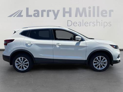 White 2022 Nissan Rogue Sport SV