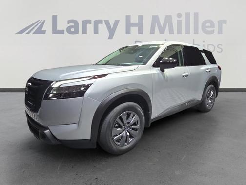 2025 Nissan Pathfinder S