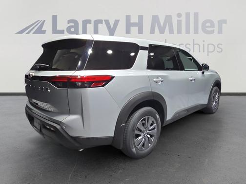 2025 Nissan Pathfinder S