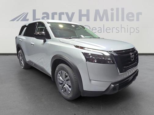 2025 Nissan Pathfinder S