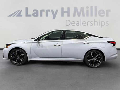 Gray Sky Pearl 2023 Nissan Altima 2.5 SR