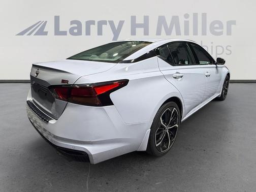 Gray Sky Pearl 2023 Nissan Altima 2.5 SR