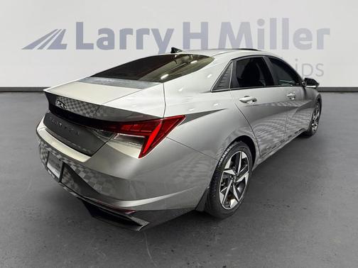 Metal 2022 Hyundai ELANTRA SEL
