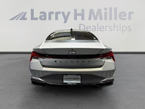 Metal 2022 Hyundai ELANTRA SEL