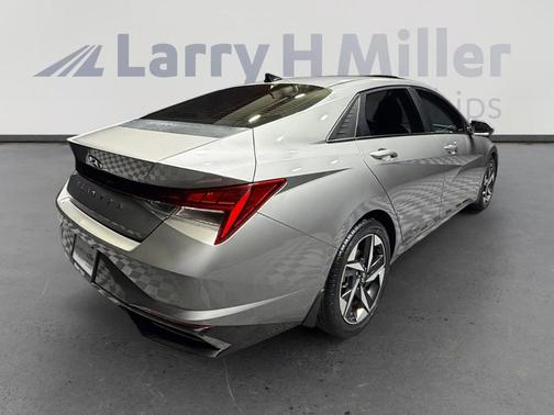 Metal 2022 Hyundai ELANTRA SEL
