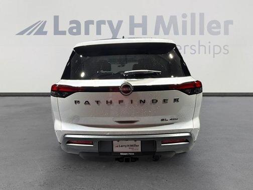2026 Nissan Pathfinder SL