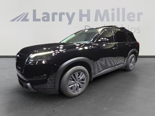 2025 Nissan Pathfinder SV