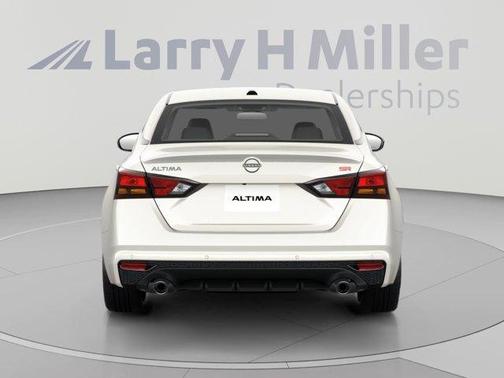 Pearl White Tri-Coat 2026 Nissan Altima SR