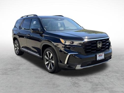 Crystal Black Pearl 2023 Honda Pilot