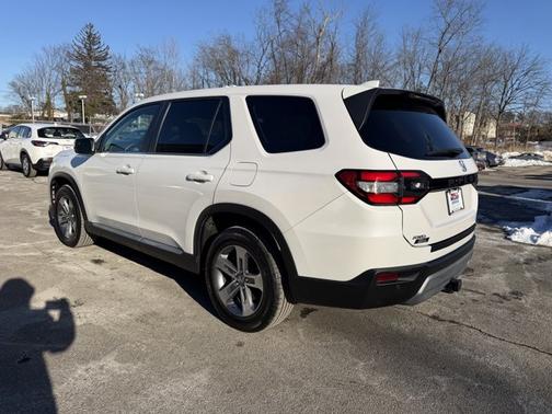 2023 Honda Pilot EX-L 8 Passenger
