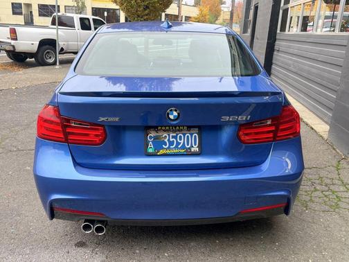 2013 BMW 328 328i xDrive Sedan 4D