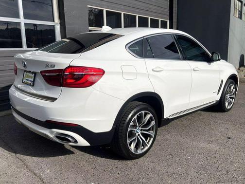 2016 BMW X6 xDrive50i Sport Utility 4D