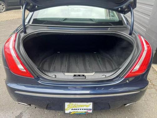 2013 Jaguar XJ Base