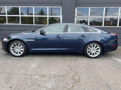 2013 Jaguar XJ Base