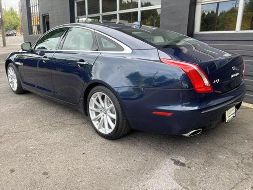 2013 Jaguar XJ Base